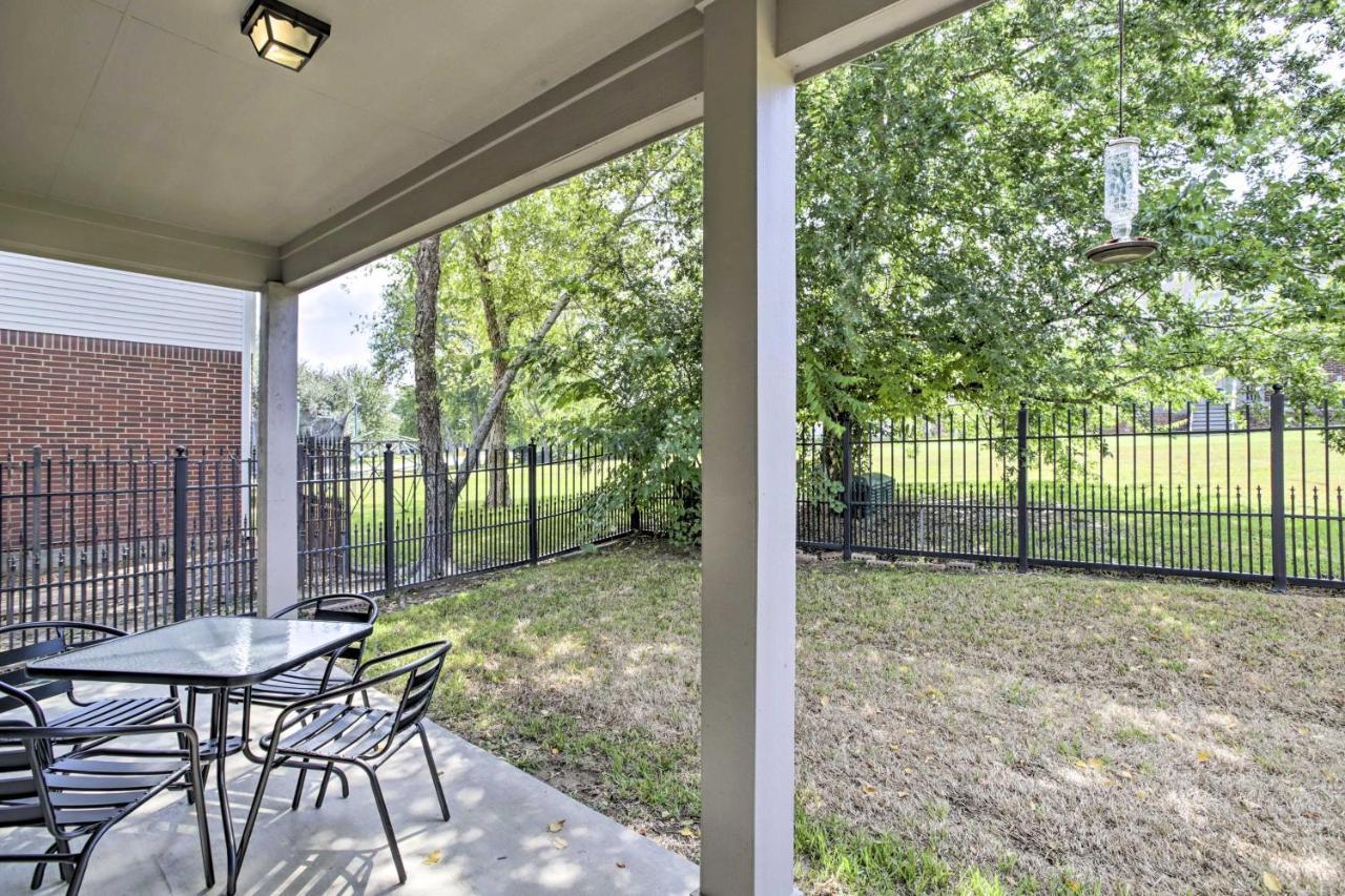 Lovely Montgomery Retreat With Patio And Yard! Εξωτερικό φωτογραφία